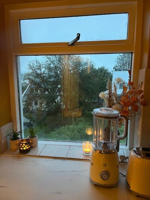 Charming 3 Bedroom Apartment アークレイリ エクステリア 写真