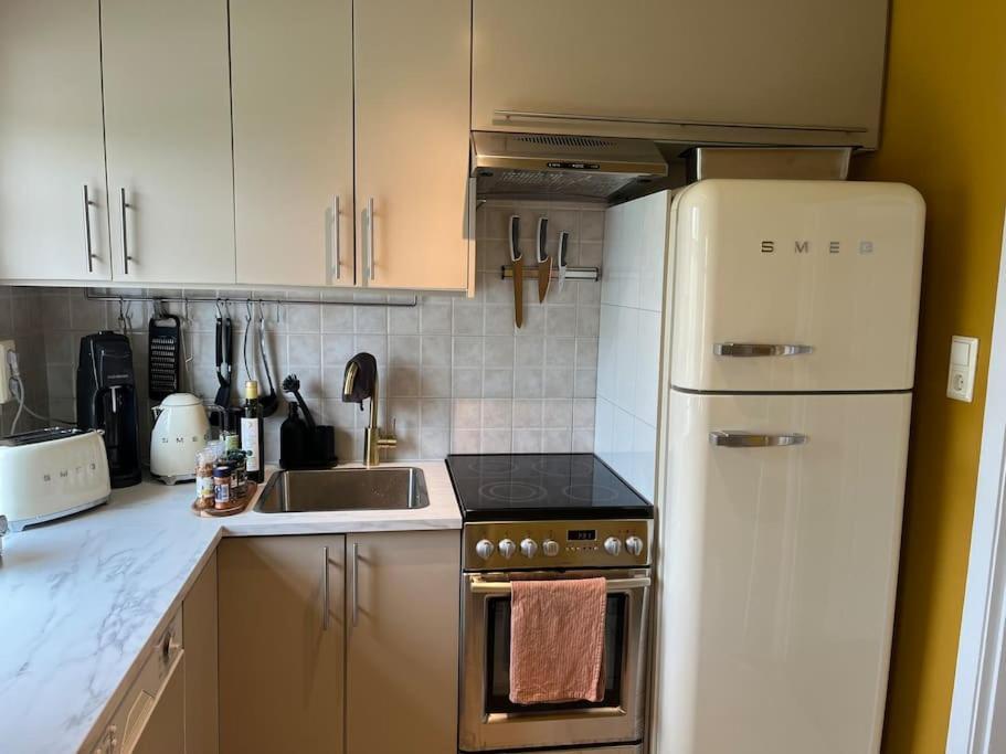 Charming 3 Bedroom Apartment アークレイリ エクステリア 写真